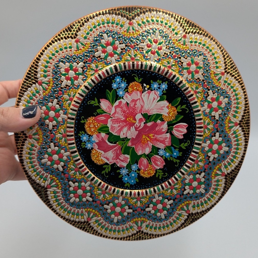 Daeer Vintage Round Tin Floral Embossed Gold Trim Made in England 6in